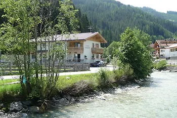 Appartments Am Bach - Riverside Apartman