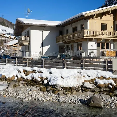 Appartments Am Bach - Riverside Апартаменты Герлос